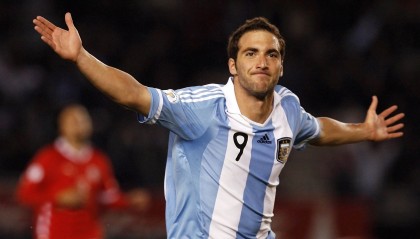 开云中国官网-德甲：多支豪门补强中场，意图夺取冠军，德甲巨星